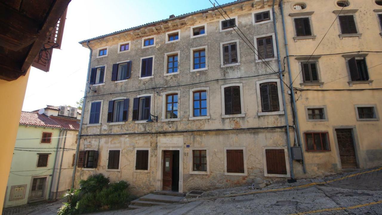 Studio Apartman Galerija Buzet Exterior foto