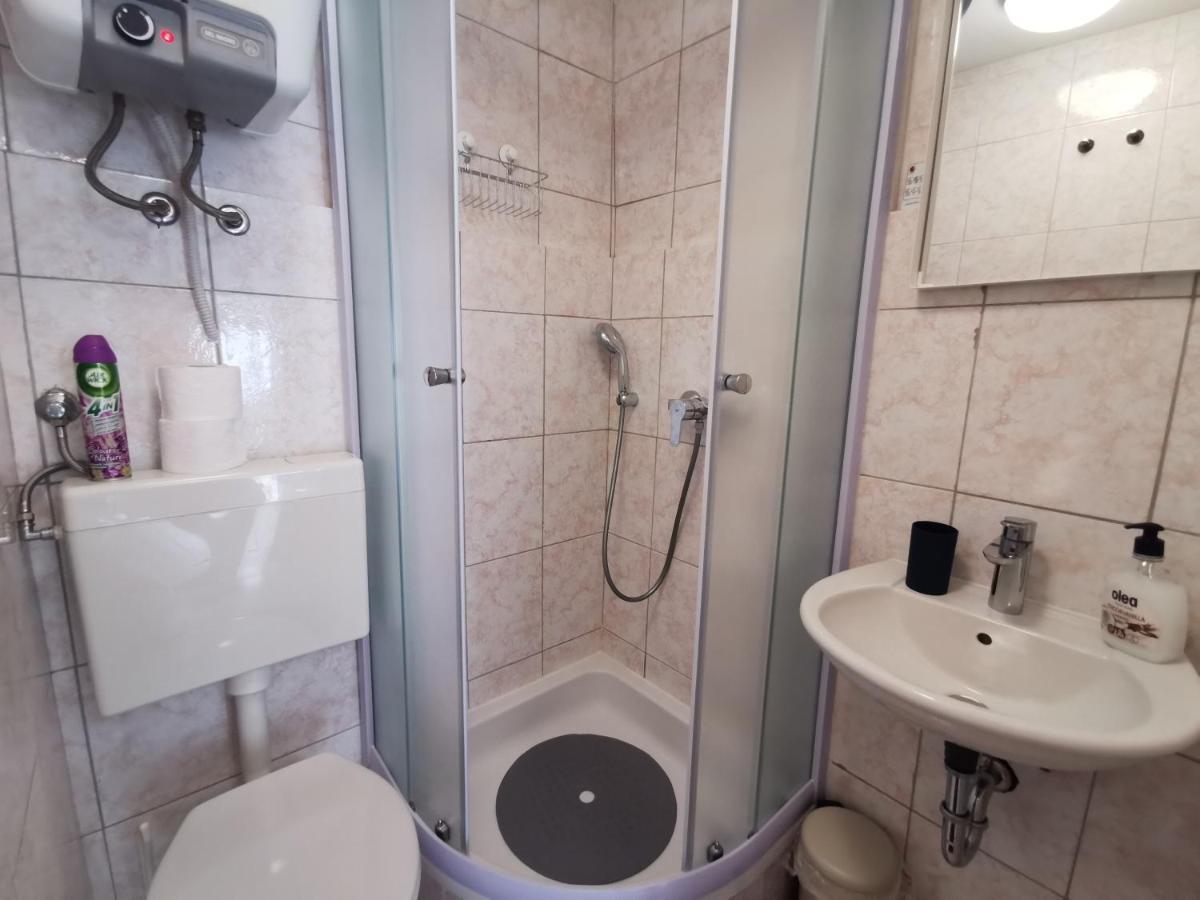 Studio Apartman Galerija Buzet Exterior foto